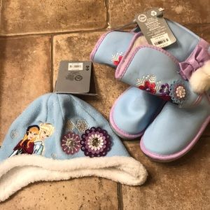 Disney Frozen boots/hat. Small spot on boots